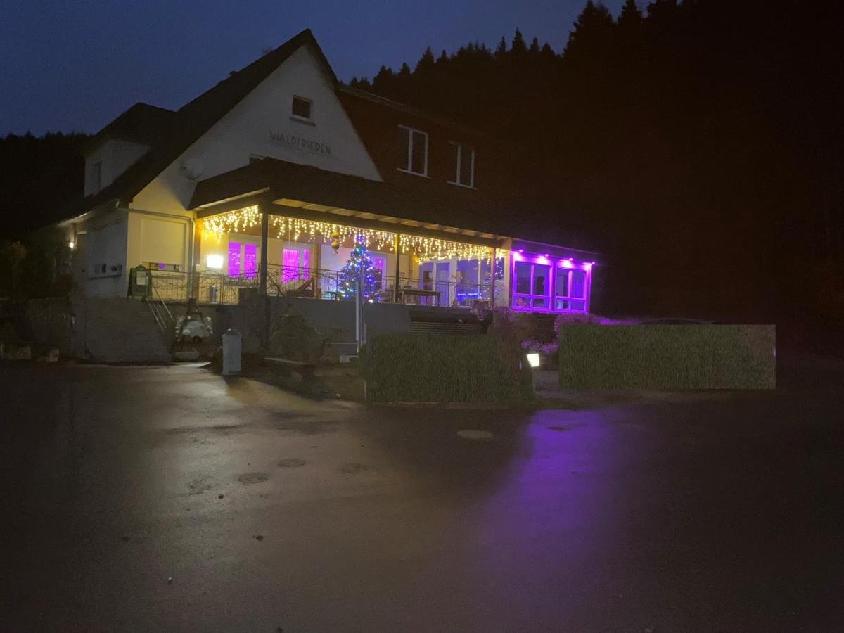 Camping Waldfrieden Saarburg Esterno foto